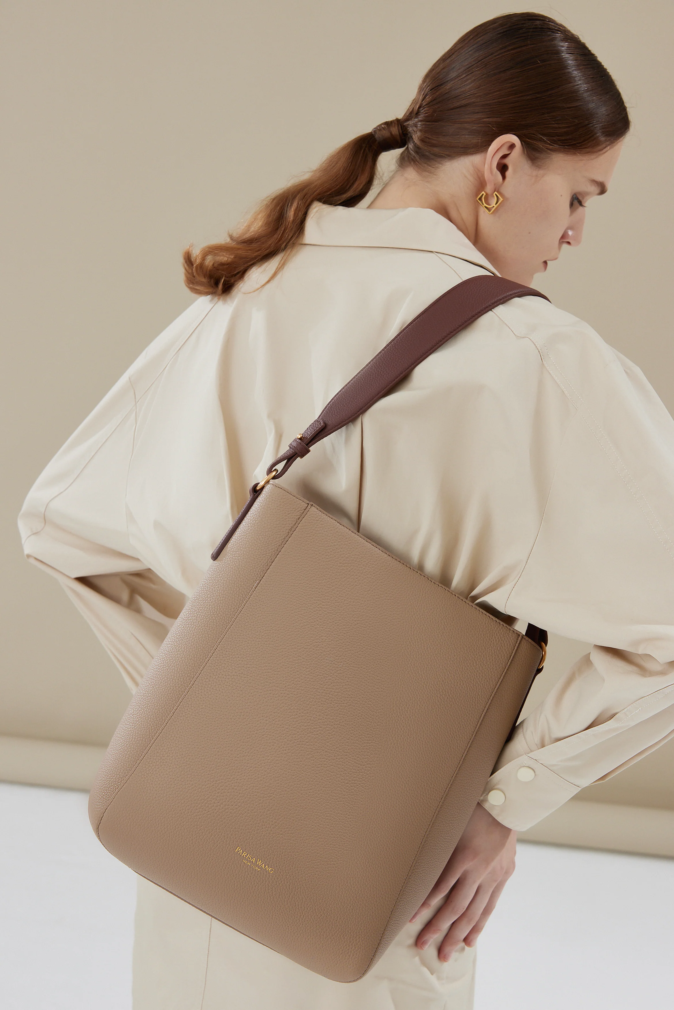 Carrie Medium Tote Bag - Image 5